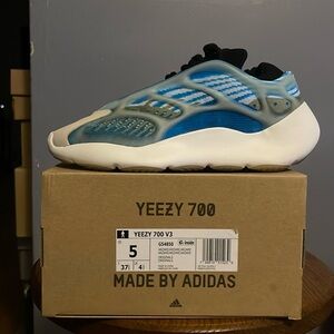 Yeezy 700